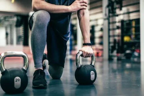 Sportske helanke za muškarce i zašto morate da ih imate ako trenirate
