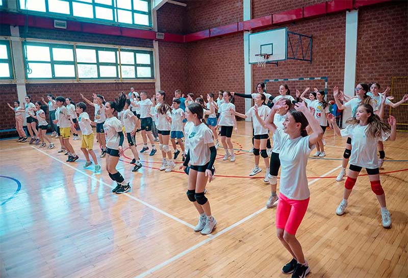 Kompanije Sport Vision i ONE doniraju osnovnim školama sportsku opremu vrijednu 24.000€