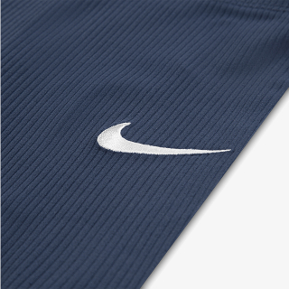 Nike Swoosh On Pointe 