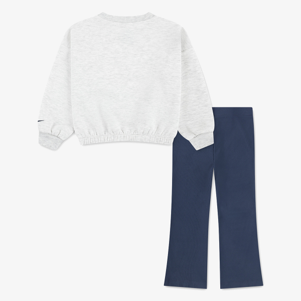 Nike Swoosh On Pointe 