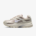 WMNS NIKE INITIATOR 