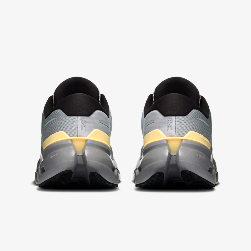 On CLOUDRUNNER 3 