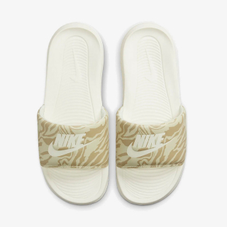 NIKE Victori One 