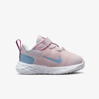 NIKE Revolution 6 