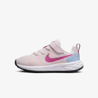 NIKE Revolution 6 