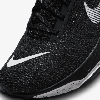 NIKE Invincible 3 