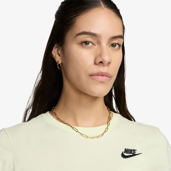Nike Sportswear Club Essentials 