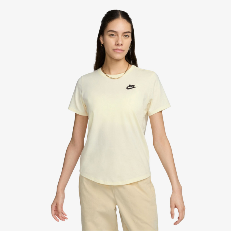 Nike Sportswear Club Essentials 