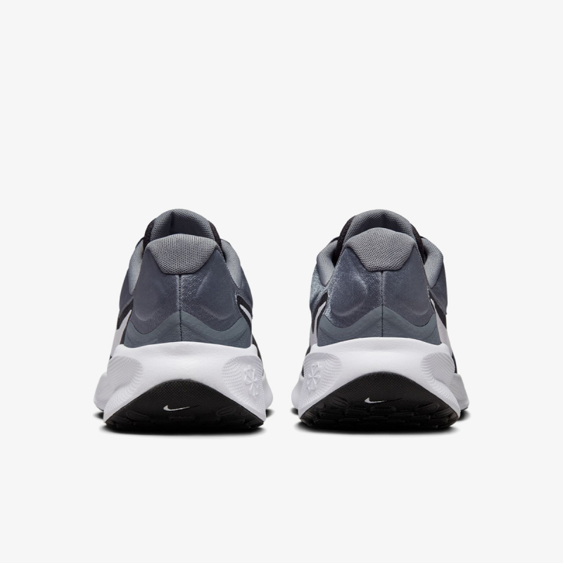 Nike Revolution 7 