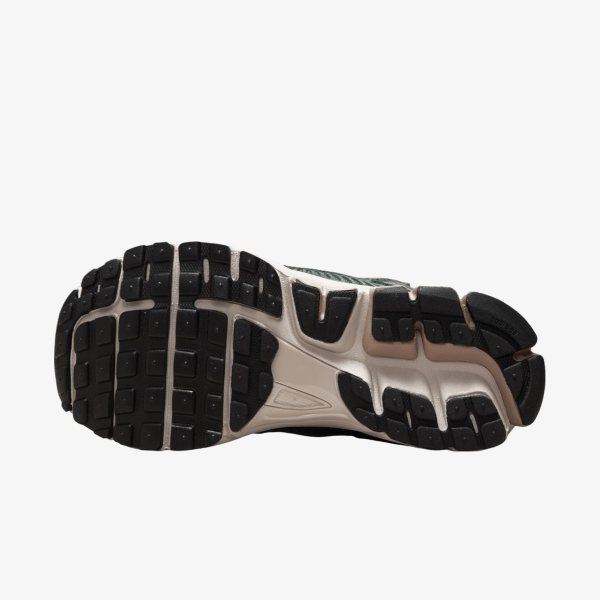 Nike W NIKE ZOOM VOMERO 5 C.O.R 