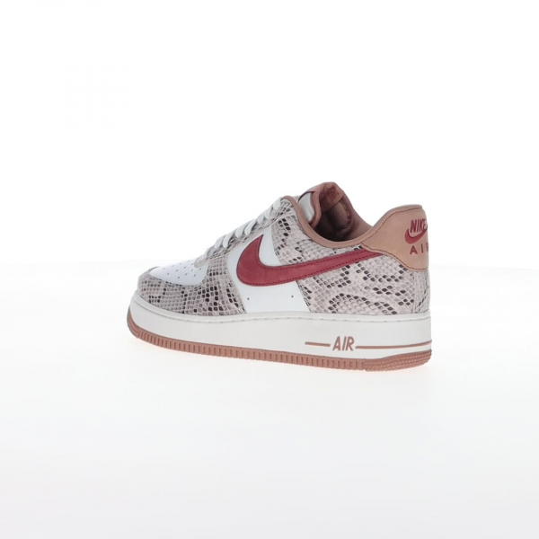 Nike AIR FORCE 1 07 LV8 EMB 