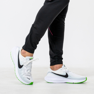 NIKE REVOLUTION 8 