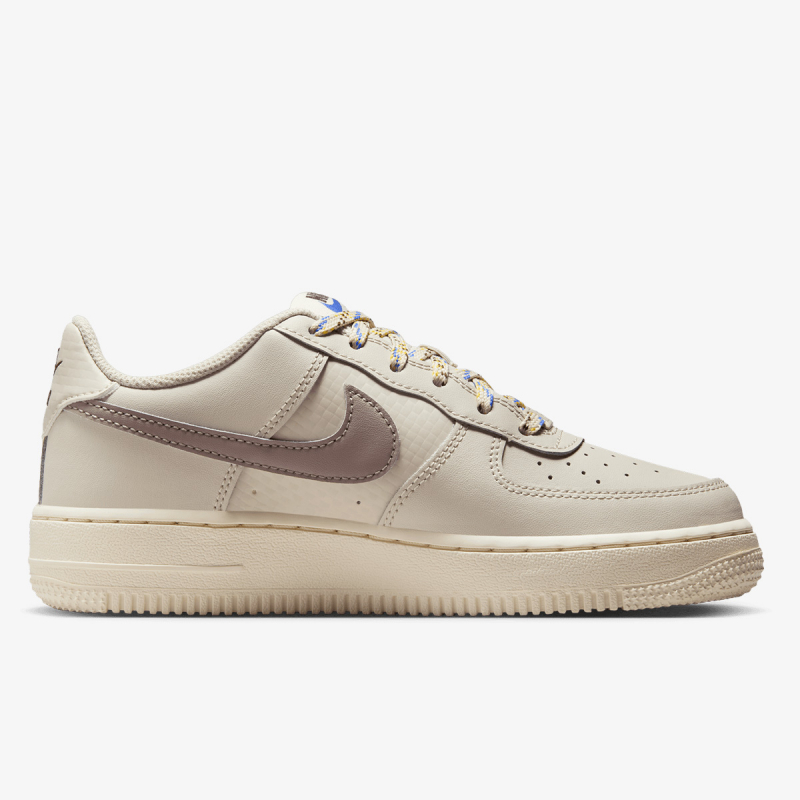 Nike Air Force 1 LV8 1 
