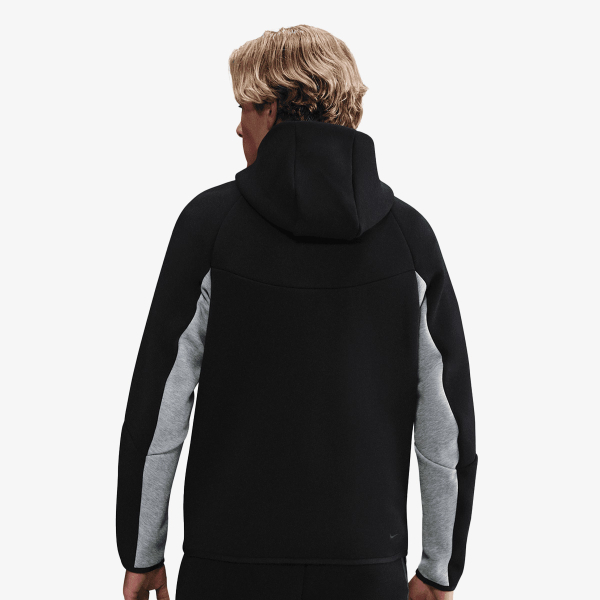 Nike Tech