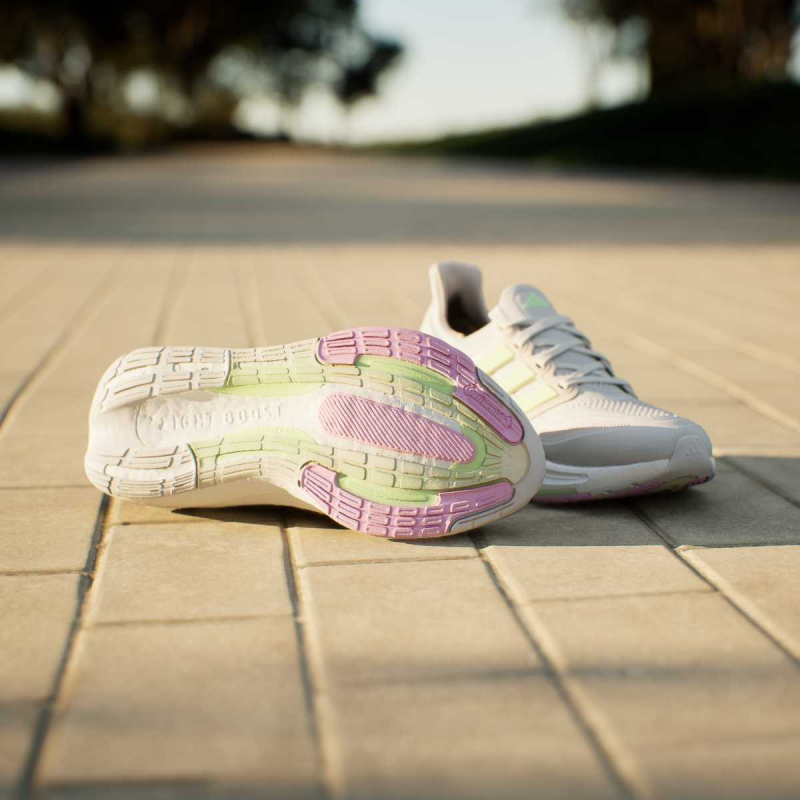 adidas ULTRABOOST LIGHT 