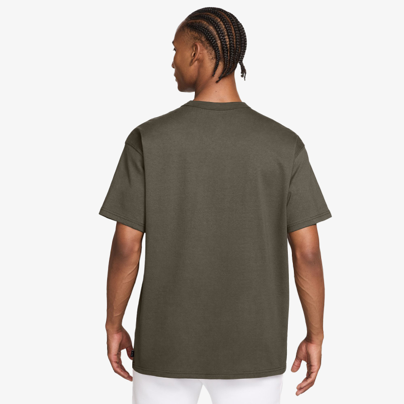 M NSW TEE LSE PREM ESS SUST 