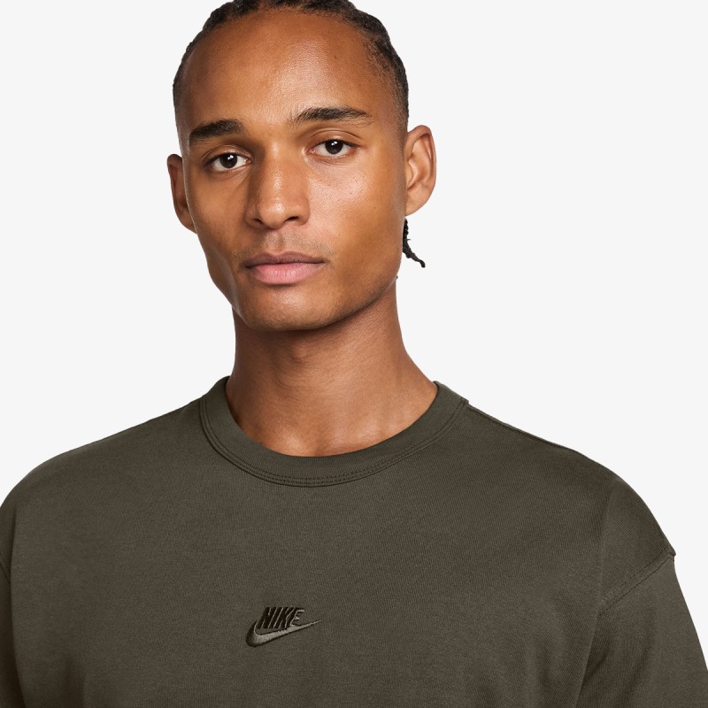 M NSW TEE LSE PREM ESS SUST 