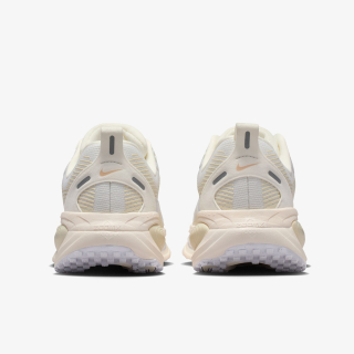 Nike Vomero 18 ESS 