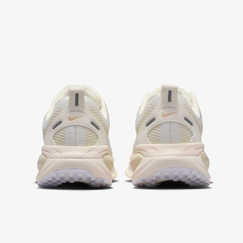 Nike Vomero 18 ESS 