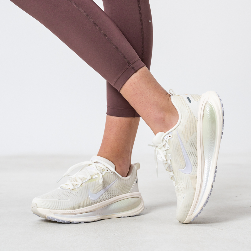 Nike Vomero 18 ESS 