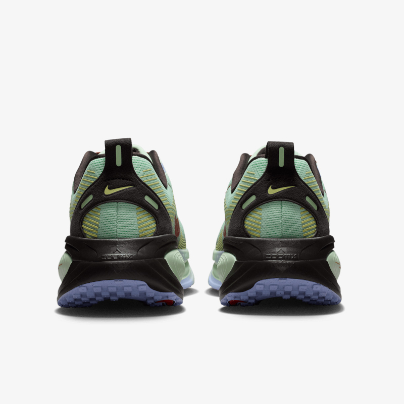 NIKE VOMERO 18 SE 